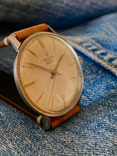 Load image into Gallery viewer, 1960’s rare Universal Geneve ”Compact” ultra thin