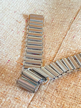 Load image into Gallery viewer, Crocodile Bonklip bracelet