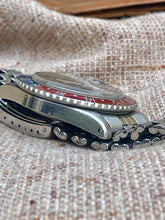 Load image into Gallery viewer, 1973 Rolex GMT Master, ref. 1675 *SERVICED*