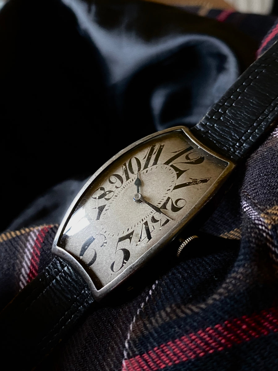 1920 ”Banana” Tonneau/Tank with exploding numerals 45mm x 21mm