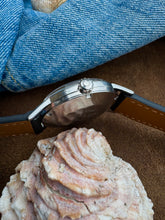 Load image into Gallery viewer, 1962 Beautiful Omega Seamaster 30 with ”linen dial”. *SERVICED* w warranty