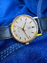 Load image into Gallery viewer, 1964 Incredable Omega Seamaster Deville with "Linen dial" *SERVICED*