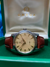 Load image into Gallery viewer, 1952 Rare Omega Automatic Seamaster ”beefy” with honeycomb dial