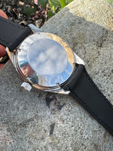 Load image into Gallery viewer, 1967 Beautiful Eterna ”Kontiki 10” with sharp case and linen dial