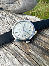 Load image into Gallery viewer, 1967 Beautiful Eterna ”Kontiki 10” with sharp case and linen dial