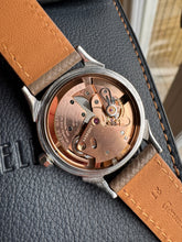 Load image into Gallery viewer, 1954 Rare Omega Constellation ”Bumper” with arrowhead index’ *SERVICED* w warranty
