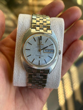 Load image into Gallery viewer, 1967/68 Rare Omega Constellation C-shape with Gay Fréres bracelet *SERVICED*