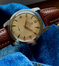 Load image into Gallery viewer, 1952 Rare Omega Automatic Seamaster ”beefy” with honeycomb dial