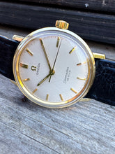 Load image into Gallery viewer, 1964 Incredable Omega Seamaster Deville with "Linen dial" *SERVICED*