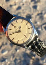 Load image into Gallery viewer, 1958 Rare Omega Seamaster, ”honeycomb dial” *SERVICED*