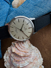 Load image into Gallery viewer, 1962 Beautiful Omega Seamaster 30 with ”linen dial”. *SERVICED* w warranty