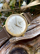 Load image into Gallery viewer, 1960 Well preserved Omega Automatic Seamaster with linen dial *SERVICED*