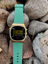 Load image into Gallery viewer, 1977 Uncommon Omega Speedmaster LCD *SERVICED*