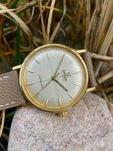 Load image into Gallery viewer, 1960 Well preserved Omega Automatic Seamaster with linen dial *SERVICED*