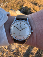 Load image into Gallery viewer, 1962 beautiful Omega Seamaster 30 *SERVICED* with warranty