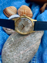 Load image into Gallery viewer, 1961 Omega Constellation ”Pie-Pan” 18k solid gold DeLuxe