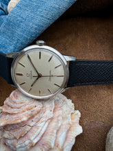 Load image into Gallery viewer, 1962 Beautiful Omega Seamaster 30 with ”linen dial”. *SERVICED* w warranty
