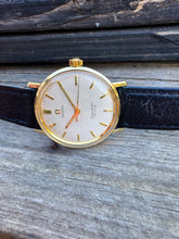 Load image into Gallery viewer, 1964 Incredable Omega Seamaster Deville with "Linen dial" *SERVICED*