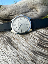 Load image into Gallery viewer, 1967 Beautiful Eterna ”Kontiki 10” with sharp case and linen dial