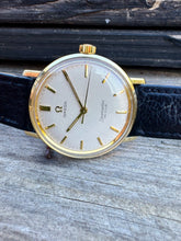 Load image into Gallery viewer, 1964 Incredable Omega Seamaster Deville with "Linen dial" *SERVICED*