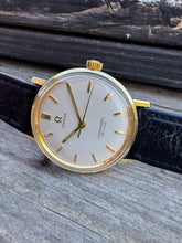 Load image into Gallery viewer, 1964 Incredable Omega Seamaster Deville with "Linen dial" *SERVICED*