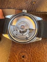 Load image into Gallery viewer, 1967 Beautiful Eterna ”Kontiki 10” with sharp case and linen dial