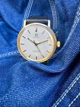 Load image into Gallery viewer, 1964 Incredable Omega Seamaster Deville with "Linen dial" *SERVICED*