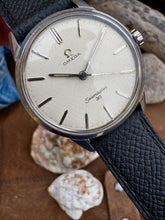 Load image into Gallery viewer, 1962 Beautiful Omega Seamaster 30 with ”linen dial”. *SERVICED* w warranty