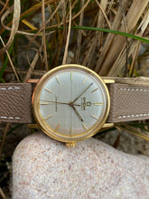 Load image into Gallery viewer, 1960 Well preserved Omega Automatic Seamaster with linen dial *SERVICED*