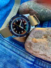 Load image into Gallery viewer, 1960's AVIA "Marino" automatic Diver with original box