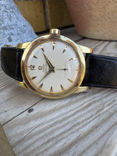 Load image into Gallery viewer, 1952 Crazy Omega automatic Seamaster ”bumper” original buckle and strap *SERVICED*