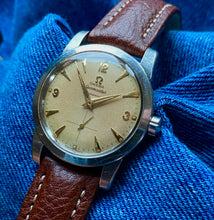 Load image into Gallery viewer, 1952 Rare Omega Automatic Seamaster ”beefy” with honeycomb dial