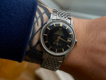 Load image into Gallery viewer, 1960 rare Omega Constellation ”Pie-Pan” with original bracelet *SERVICED*