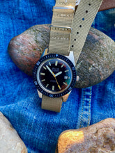 Load image into Gallery viewer, 1960's AVIA "Marino" automatic Diver with original box