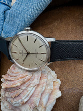 Load image into Gallery viewer, 1962 Beautiful Omega Seamaster 30 with ”linen dial”. *SERVICED* w warranty