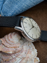 Load image into Gallery viewer, 1962 Beautiful Omega Seamaster 30 with ”linen dial”. *SERVICED* w warranty