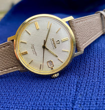 Load image into Gallery viewer, 1963 Stunning Omega Automatic Seamaster De Ville ”linen dial” *SERVICED*