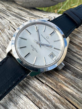 Load image into Gallery viewer, 1967 Beautiful Eterna ”Kontiki 10” with sharp case and linen dial