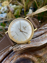 Load image into Gallery viewer, 1960 Well preserved Omega Automatic Seamaster with linen dial *SERVICED*