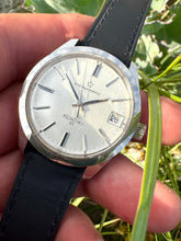 Load image into Gallery viewer, 1967 Beautiful Eterna ”Kontiki 10” with sharp case and linen dial