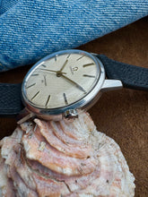 Load image into Gallery viewer, 1962 Beautiful Omega Seamaster 30 with ”linen dial”. *SERVICED* w warranty