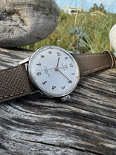 Load image into Gallery viewer, 1966 Omega Seamaster 600 with rare ”circle”-structure dial