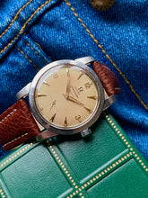 Load image into Gallery viewer, 1952 Rare Omega Automatic Seamaster ”beefy” with honeycomb dial