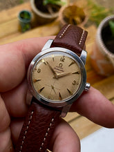 Load image into Gallery viewer, 1952 Rare Omega Automatic Seamaster ”beefy” with honeycomb dial