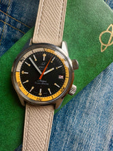 Load image into Gallery viewer, 1966 Rare Enicar Sherpa Super Divette ”T” with box and tag