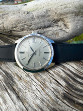 Load image into Gallery viewer, 1967 Beautiful Eterna ”Kontiki 10” with sharp case and linen dial