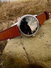 Load image into Gallery viewer, 1962 Beautiful Omega Seamaster 30 with glossy black dial *SERVICED* w. Warranty