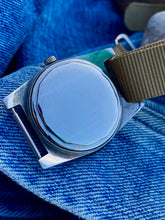 Load image into Gallery viewer, 1960's AVIA "Marino" automatic Diver with original box