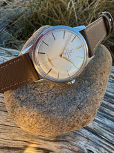 Load image into Gallery viewer, 1962 beautiful Omega Seamaster 30 *SERVICED* with warranty