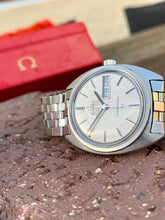 Load image into Gallery viewer, 1968 Omega Constellation “C-shape” Chronometer day-date with box and original bracelet